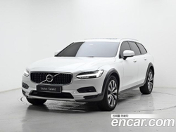 Volvo V90 Cross Country B5 AWD — 2024