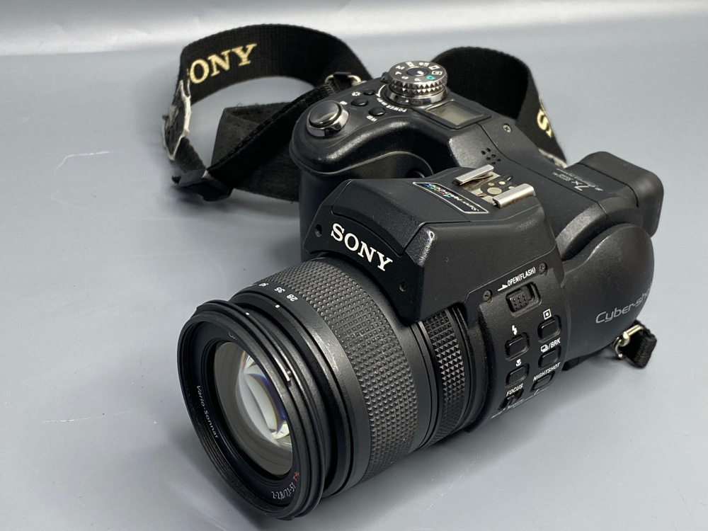 Sony Cyber-shot DSC-F828