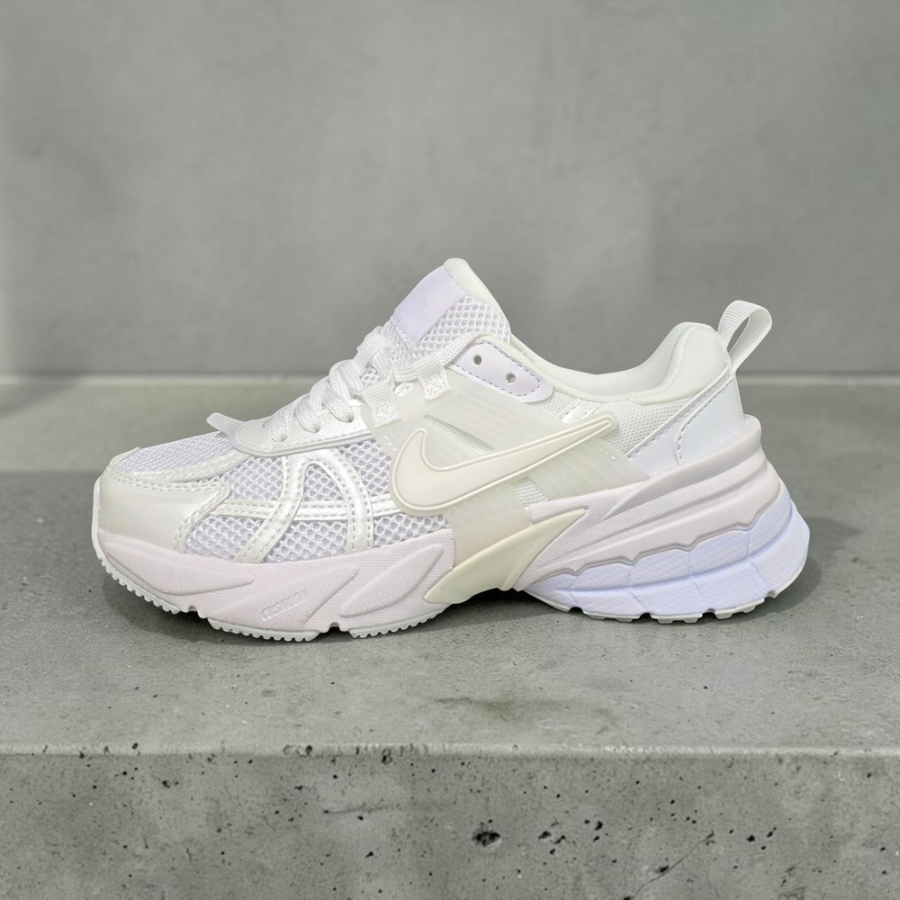 Nike V2K Runtekk • White