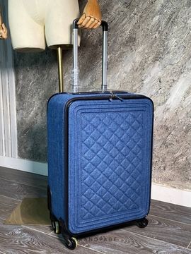 Чемодан синий от Chanel BP5-154020