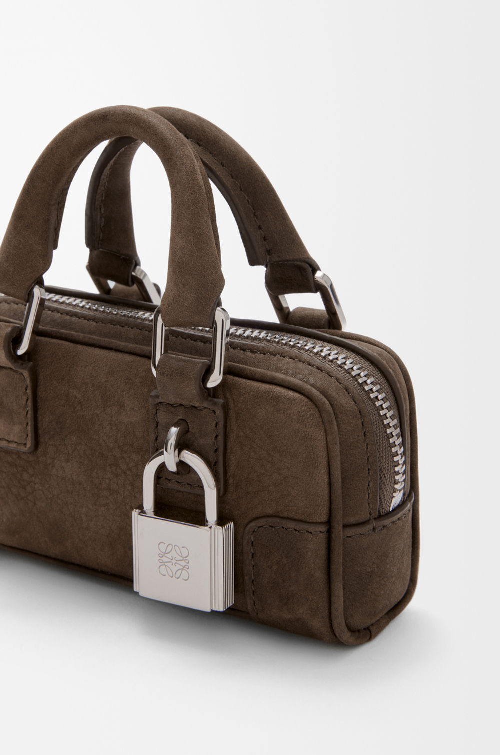 Loewe Сумка Amazona Nano в блестящей телячьей коже, коричневый