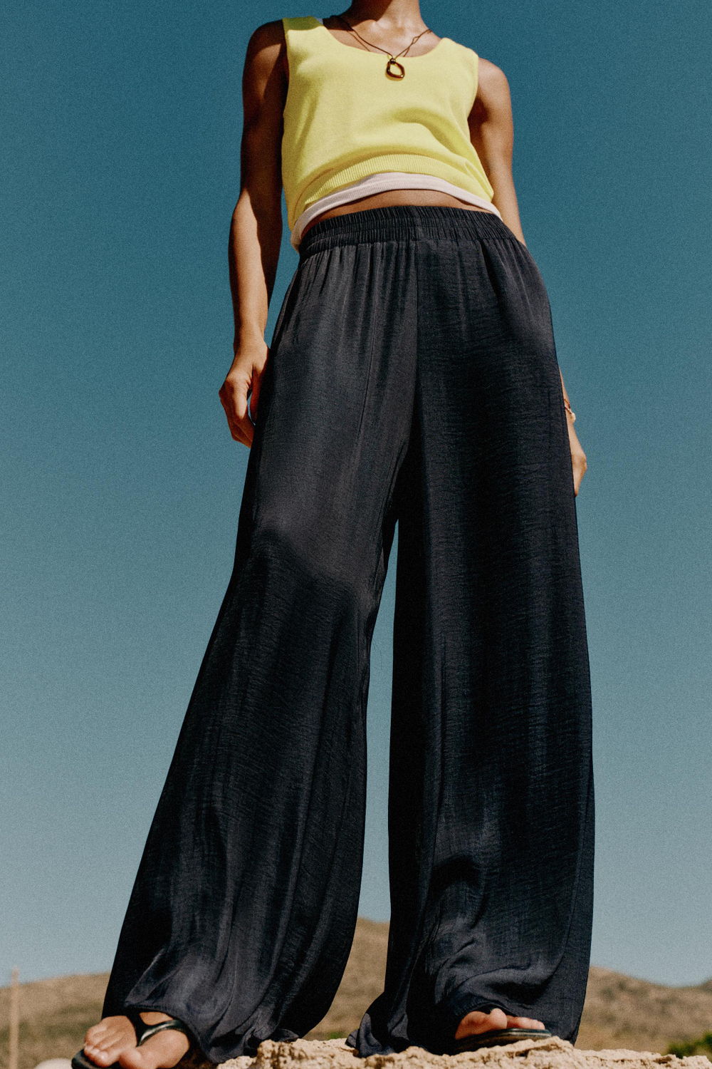 ШИРОКИЕ СТРУЯЩИЕСЯ БРЮКИ — ZARA