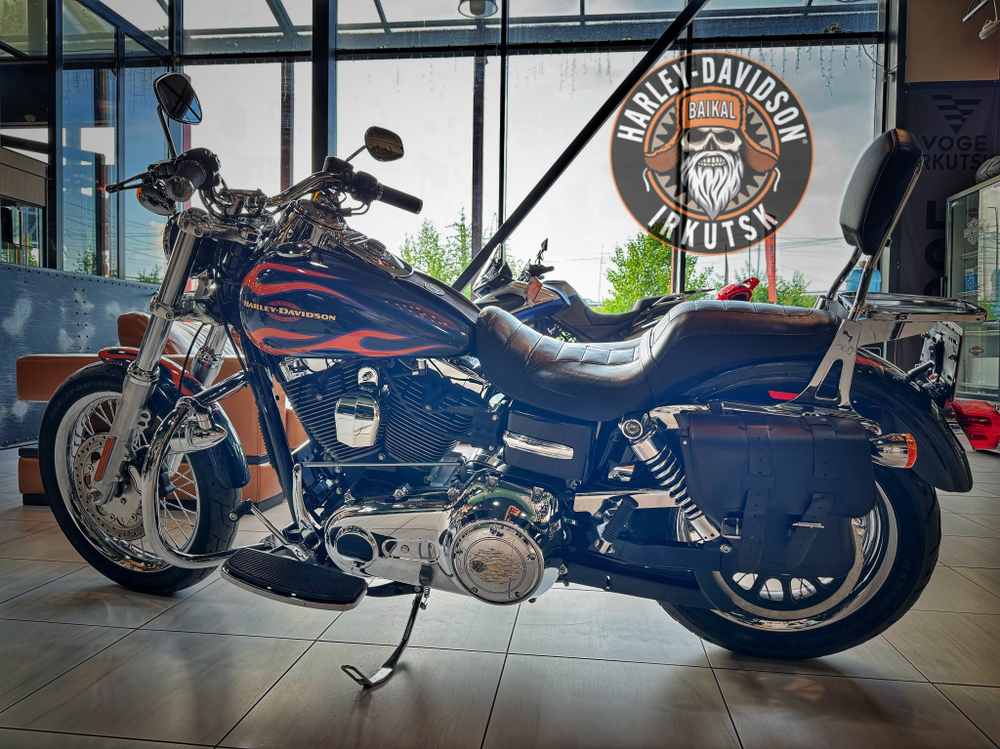 Mотоцикл Harley-Davidson® Dyna Super Glide Custom