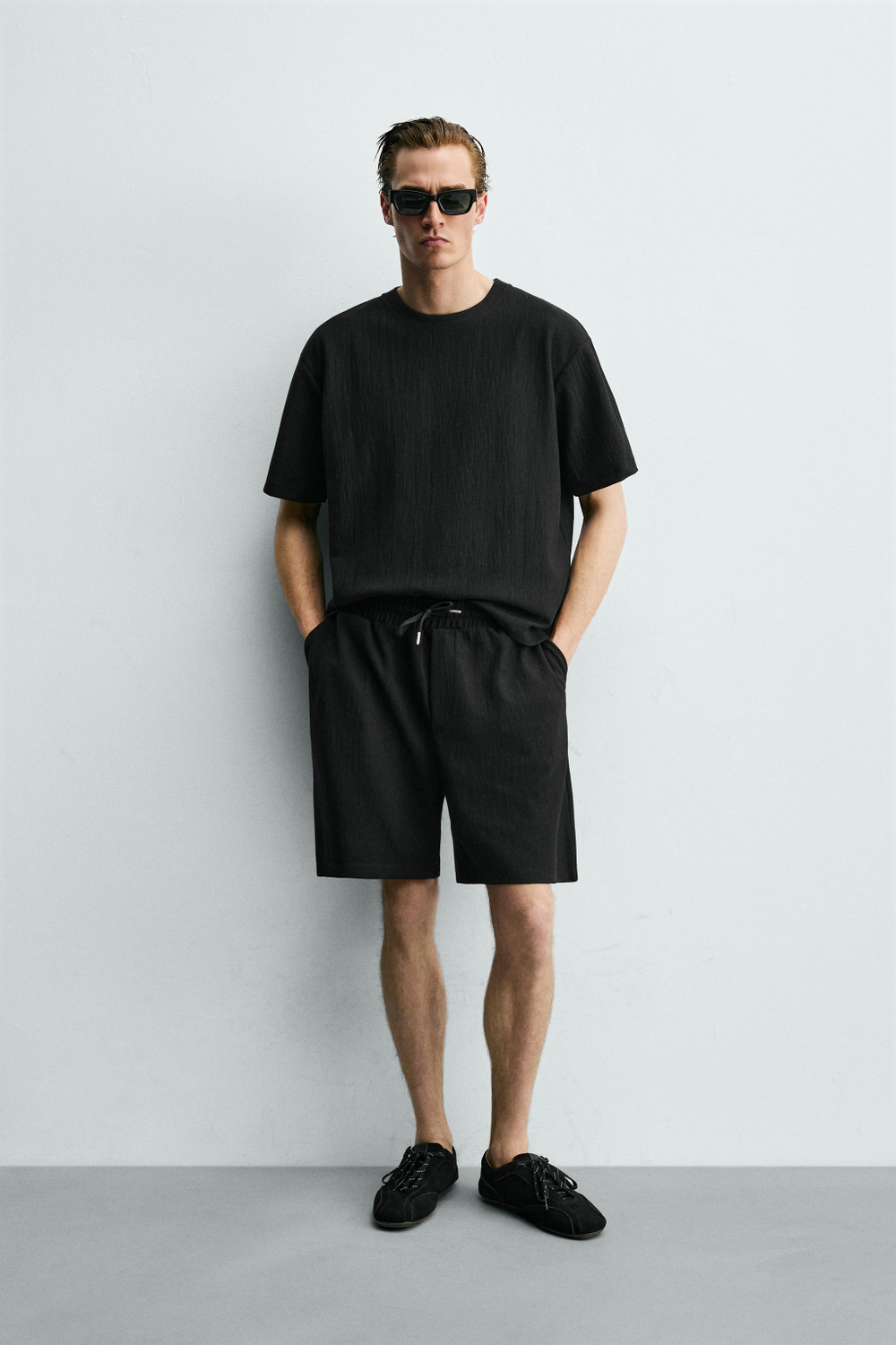 ФУТБОЛКА RELAXED FIT ИЗ РЕЛЬЕФНОЙ ТКАНИ — ZARA · 3992/430