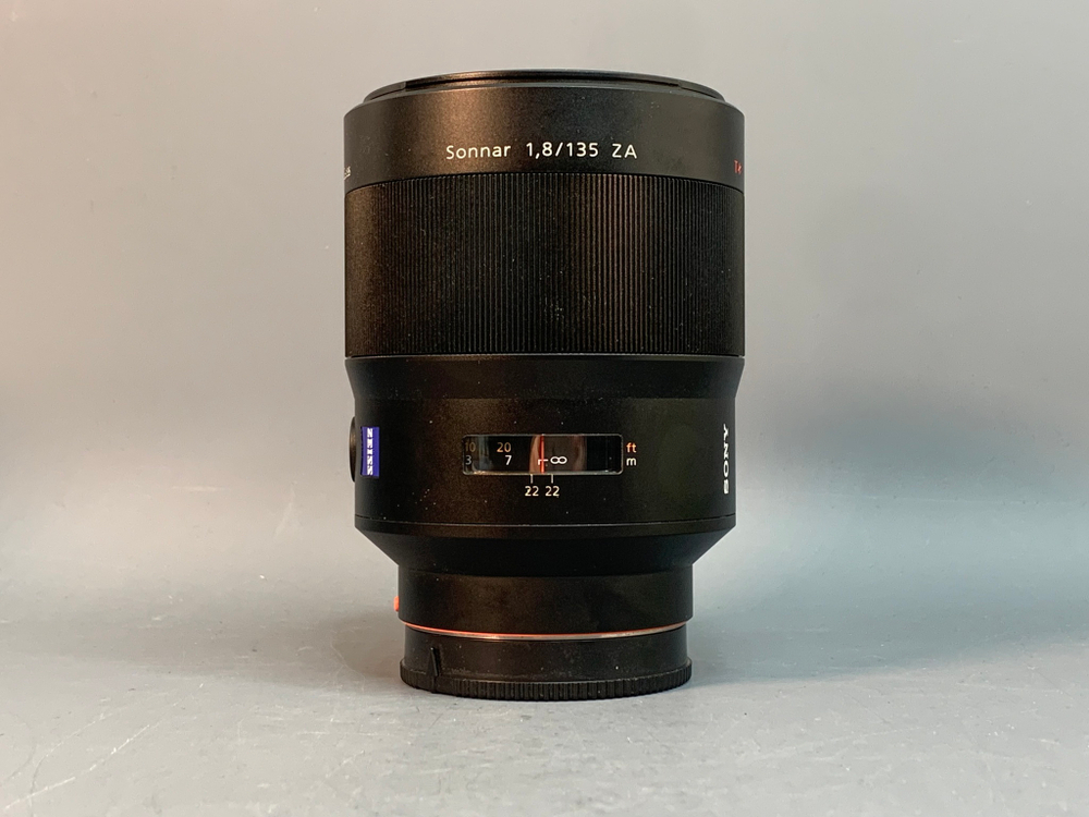 Sony 135mm f/1.8 ZA Carl Zeiss Sonnar T*
