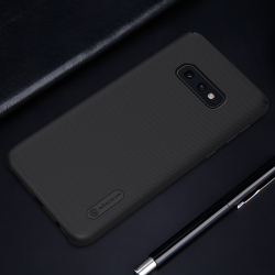 Тонкий жесткий чехол черного цвета от Nillkin для Samsung Galaxy S10e, серия Super Frosted Shield