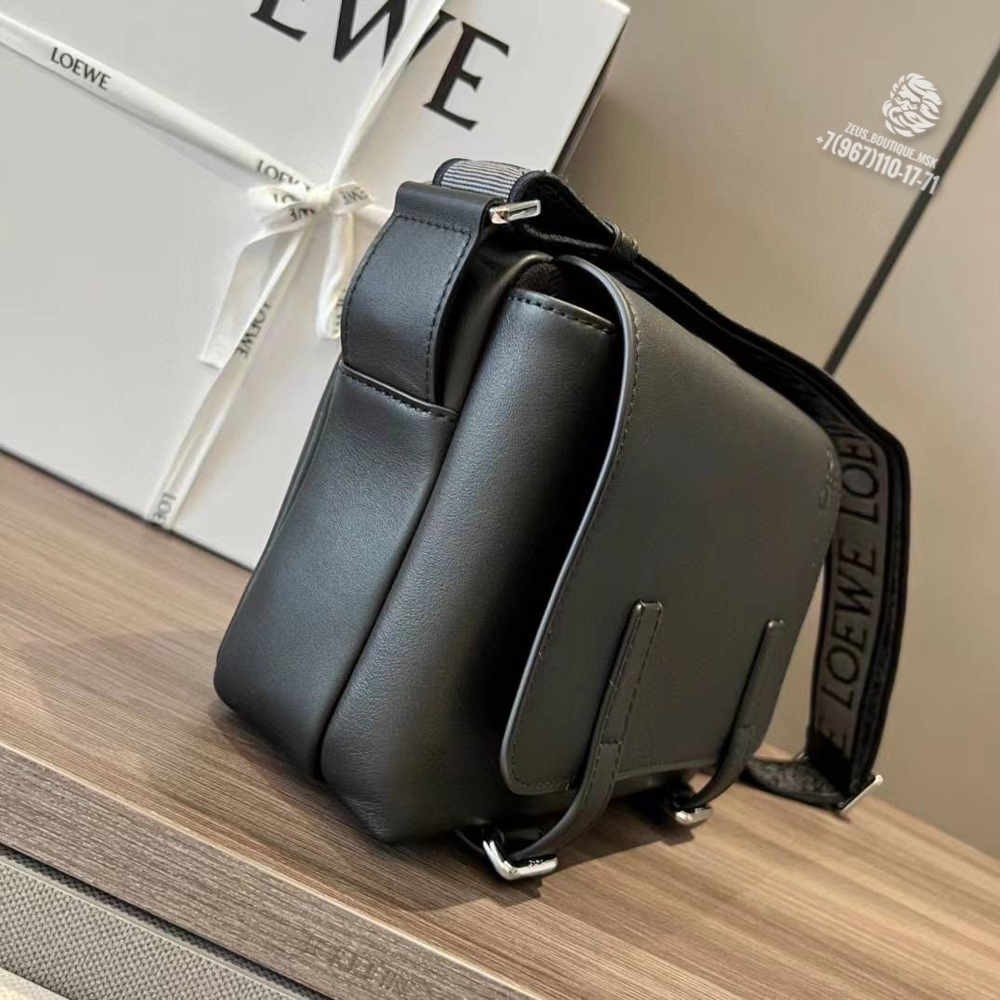 Сумка через плечо Loewe XS Military Messenger