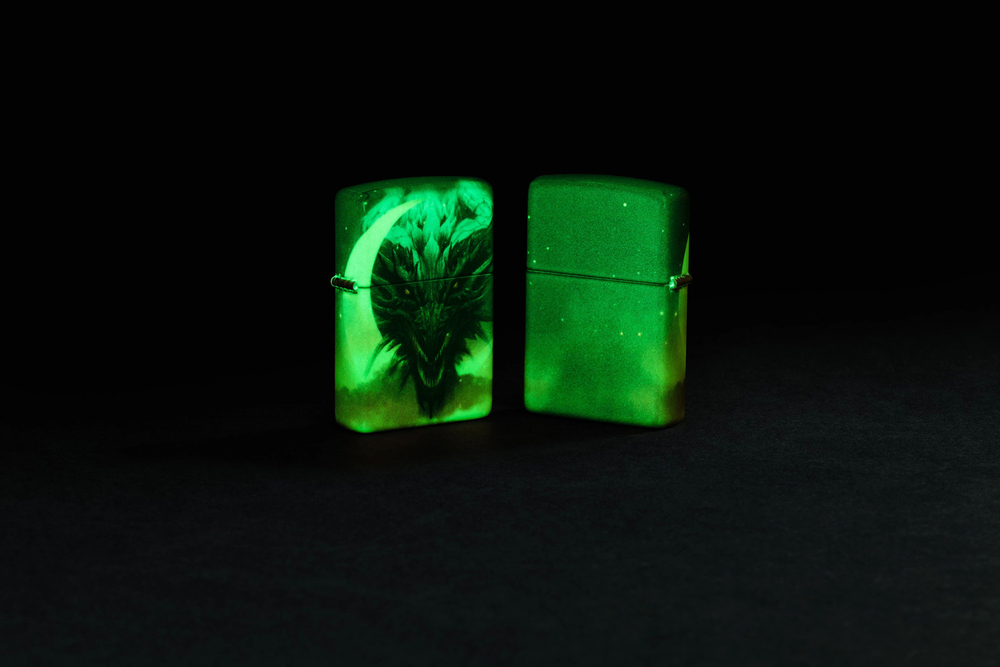 Зажигалка Zippo Dragon Design с покрытием Glow In The Dark Green, латунь/сталь, черная, 38x13x57 мм