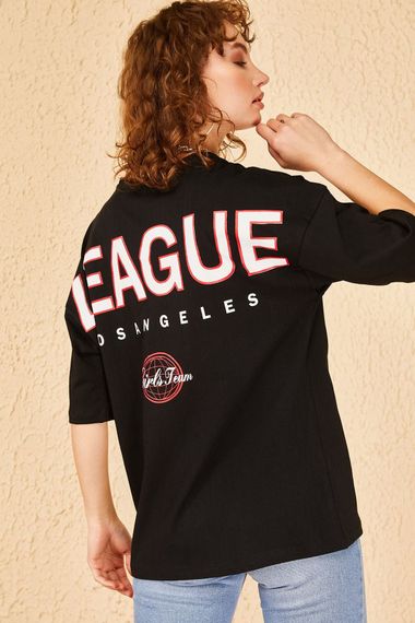 Qadın üçün geniş ölçülü qara  t-shirt League 10501024