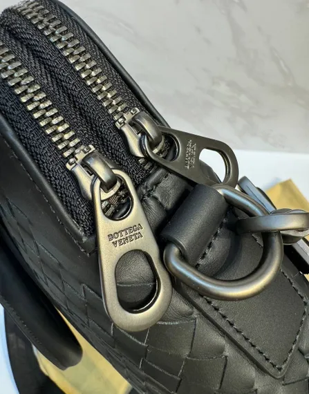 Кожаный портфель Bottega Veneta с плечевым ремнем