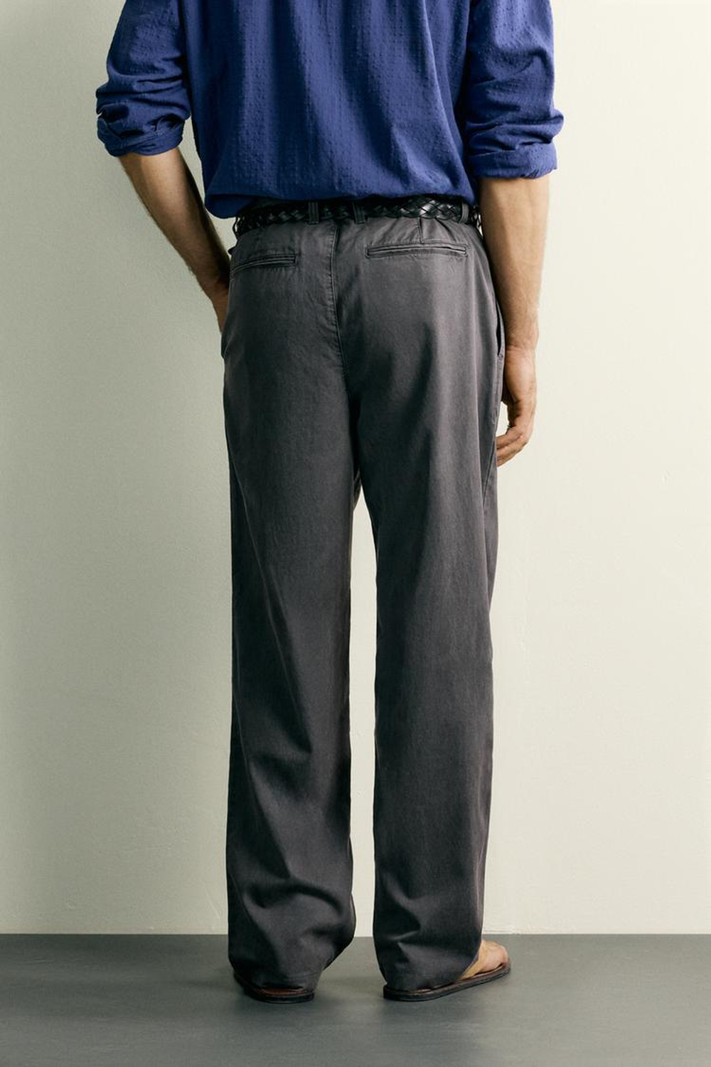 ZARA БРЮКИ ЧИНОС RELAXED FIT СО СКЛАДКАМИ, АНТРАЦИТОВО-СЕРЫЙ