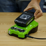 Быстрое зарядное устройство Greenworks G24C4, 24V, 4А