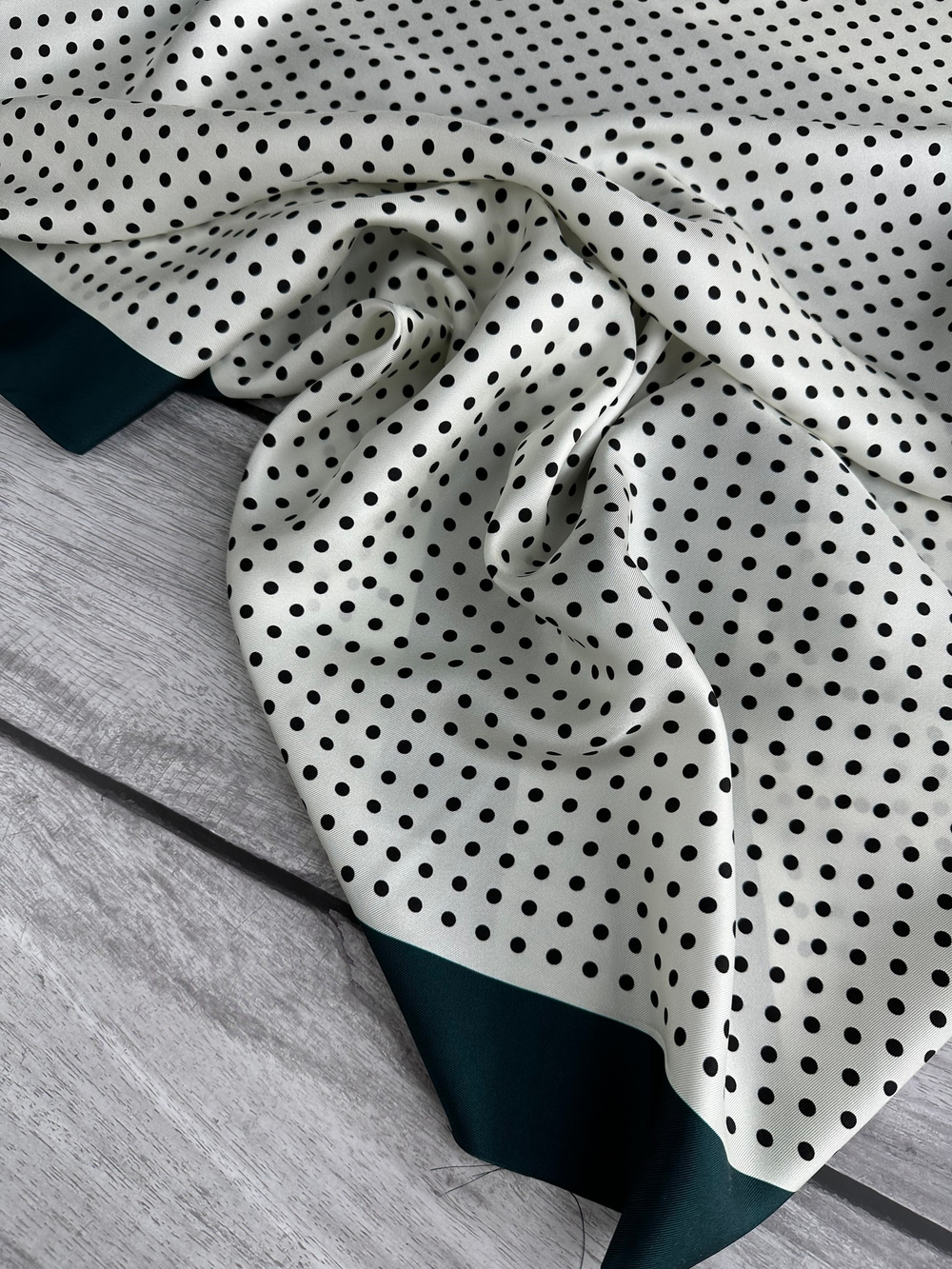 Шёлковый платок MaxMara SportMax, 90х90см, горошек/темно/изумрудный, не подшитый