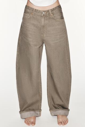 ZARA ДЖИНСЫ TRF BAGGY FOLDED СО СРЕДНЕЙ ПОСАДКОЙ, СЕРО-КОРИЧНЕВЫЙ