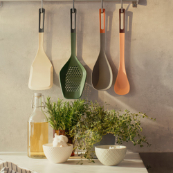 IKEA KNORRHANE  (ИКЕА КНОРРХАНЕ)  -  Глубокая ложка для готовки - тёмно-серо-коричневый/красно-коричневый 31 см