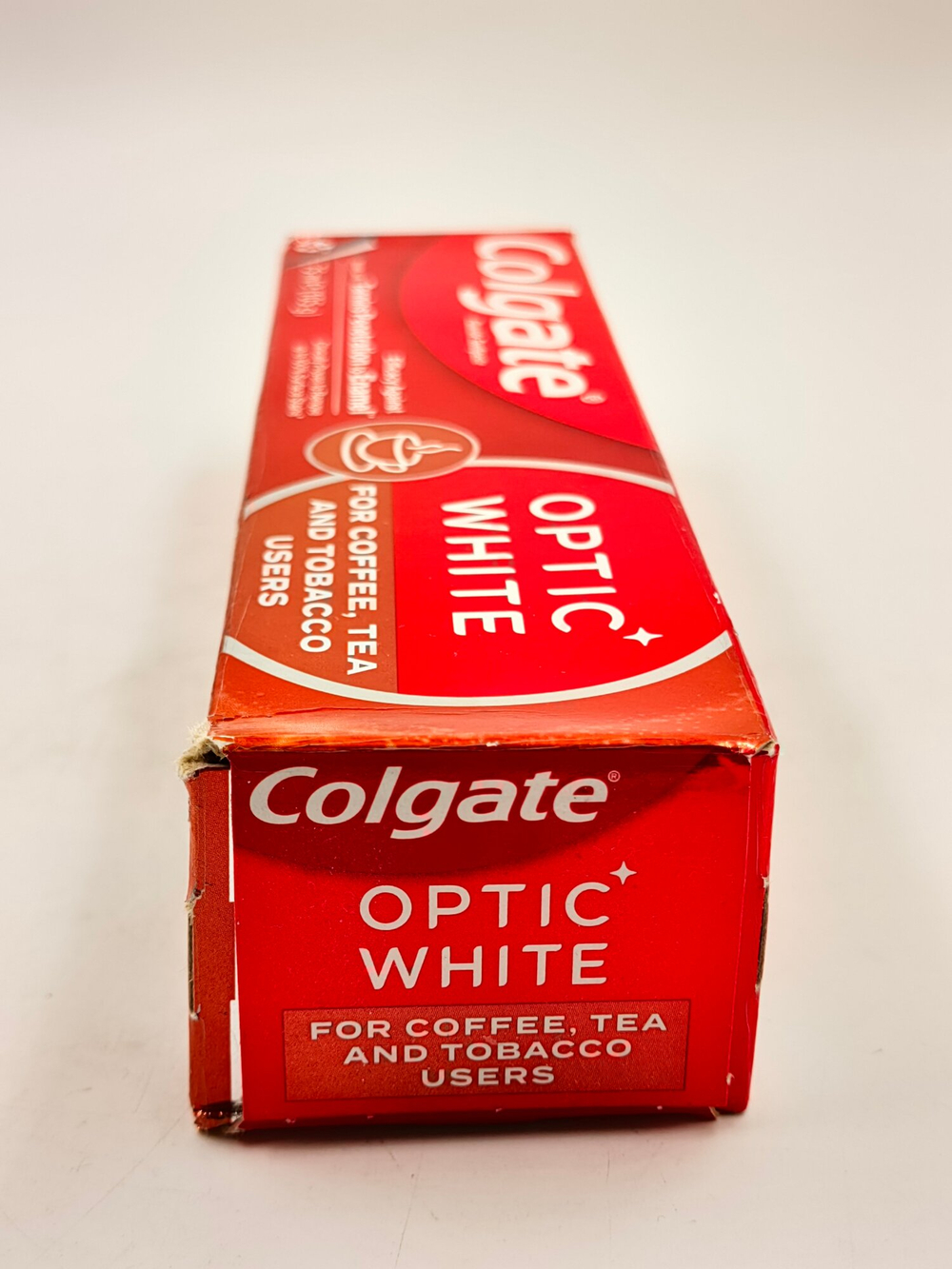 Colgate Optic White Отбеливающая зубная паста для любителей кофе, чая и табака 75 мл