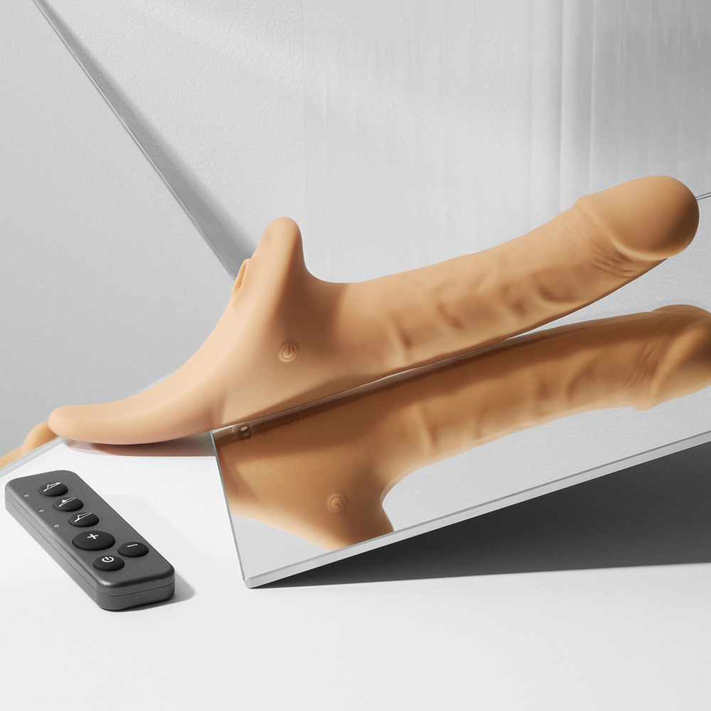Фаллоимитатор Strap-on-me MULTI ORGASM REALISTIC DILDO с стимуляцией клитора и вибрацией L (телесный)