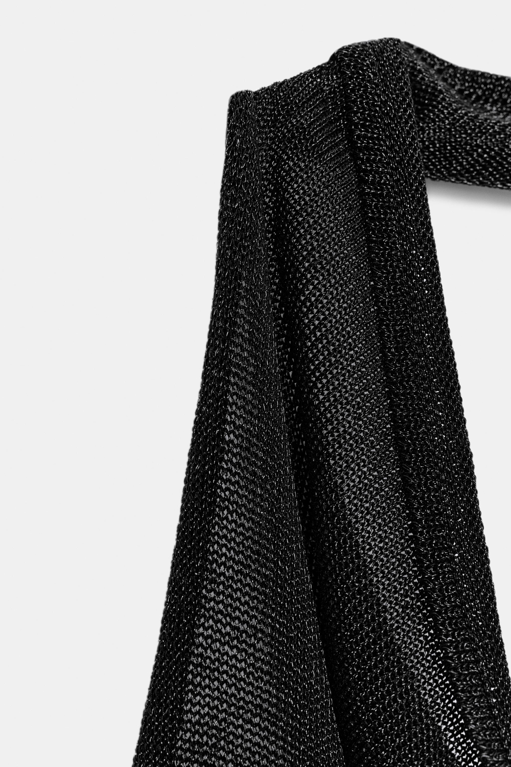 ZARA ТРИКОТАЖНЫЙ ТОП ХАЛТЕР С БЛЕСТЯЩЕЙ НИТЬЮ, ЧЕРНЫЙ