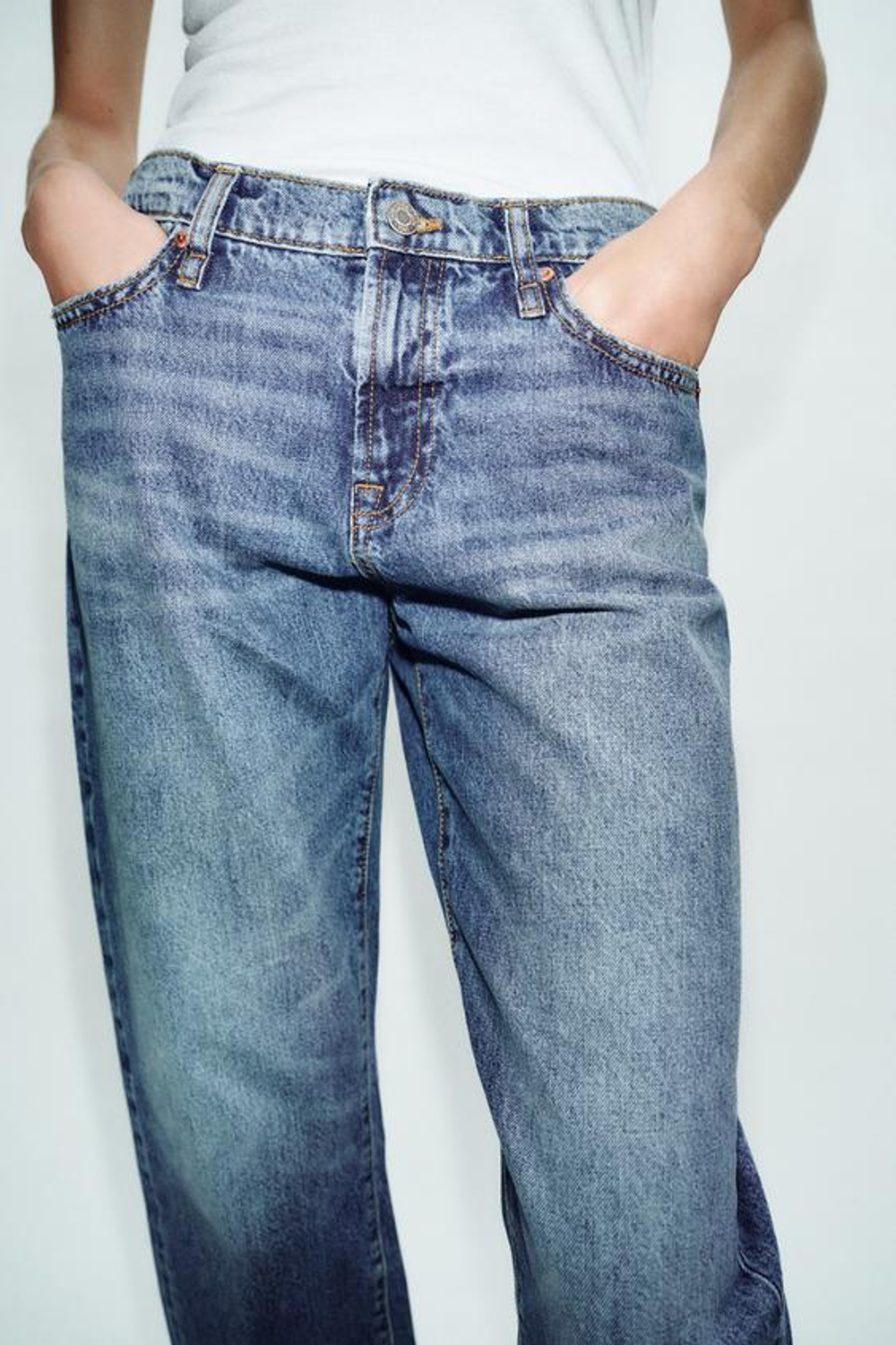 Z1975 УКОРОЧЕННЫЕ ДЖИНСЫ С СРЕДНЕЙ ЛИНИЕЙ ТАЛИИ - ZARA