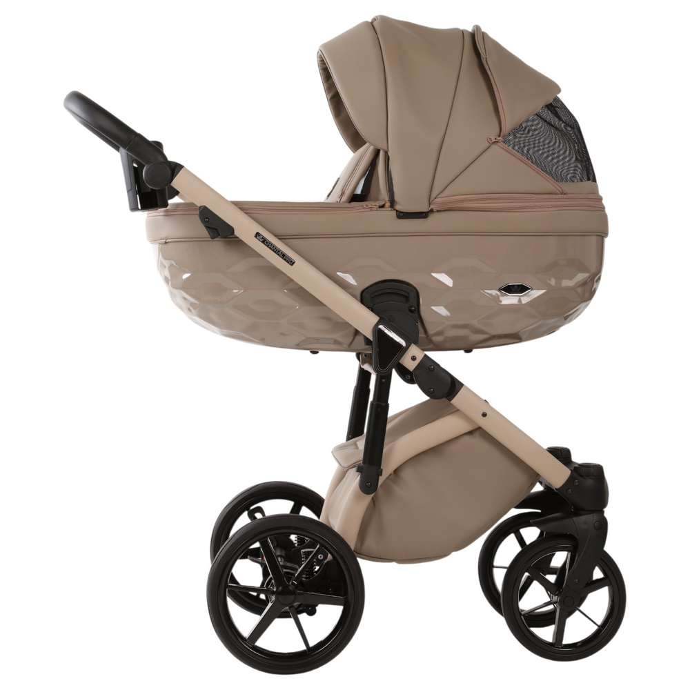 Детская универсальная коляска Adamex Chantal PRO Natura - CN-4-Cappuccino (Бежевая экокожа)