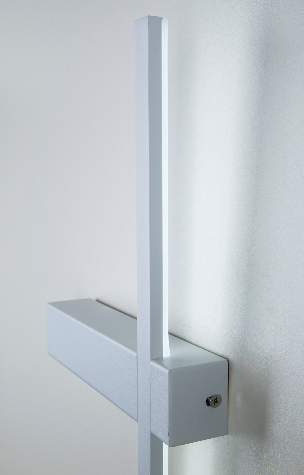 Настенный светодиодный светильник LED4U L7365-1 WH