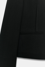УКОРОЧЕННЫЙ БЛЕЙЗЕР С ЗАЩИПАМИ — ZARA