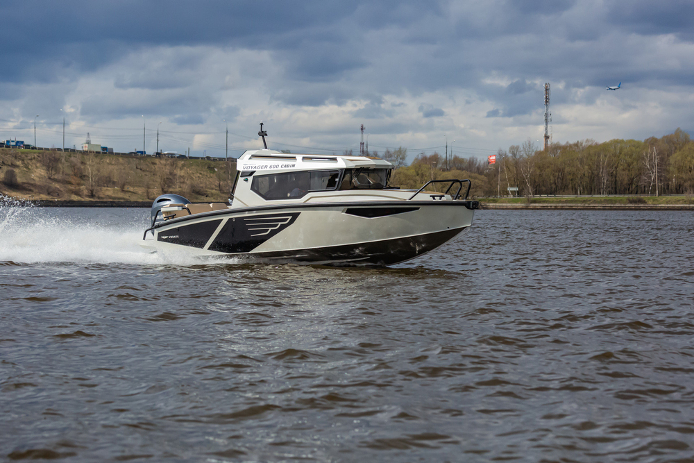 Катер Volzhanka VOYAGER 600 Cabin