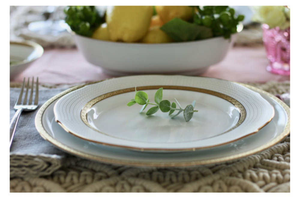 Тарелка акцентная 23см Noritake Шарлотта Голд