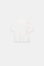 ФУТБОЛКА С ОБЪЕМНЫМ ЦВЕТКОМ — ZARA