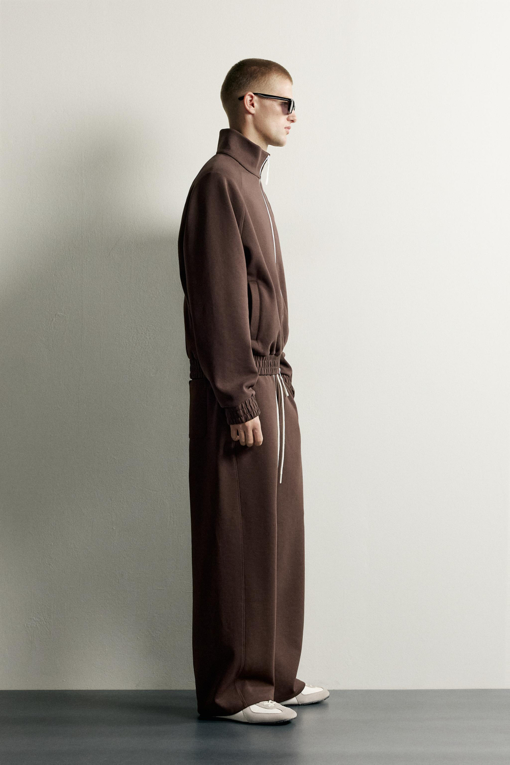 СПОРТИВНАЯ ТОЛСТОВКА НА КОНТРАСТНОЙ МОЛНИИ — ZARA