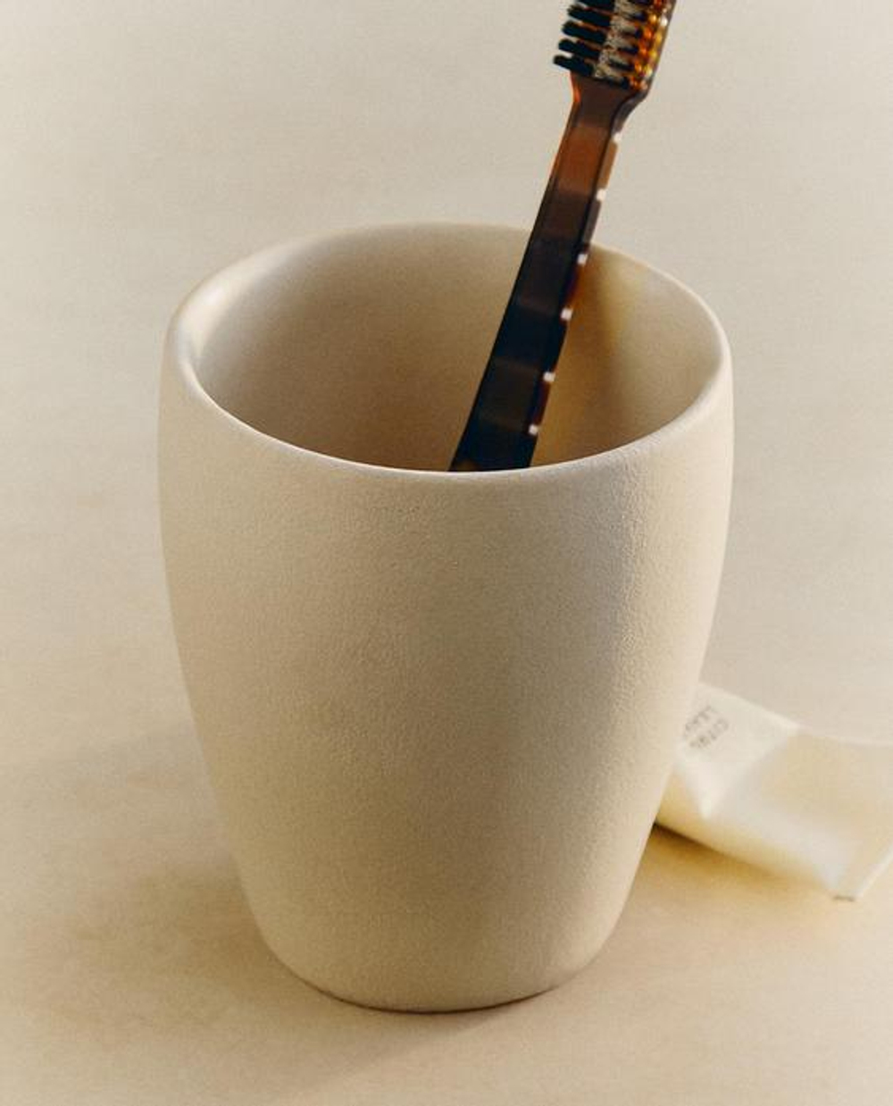 ZARA HOME СТАКАН ДЛЯ ЗУБНЫХ ЩЕТОК ИЗ КЕРАМИКИ, СЕРЫЙ