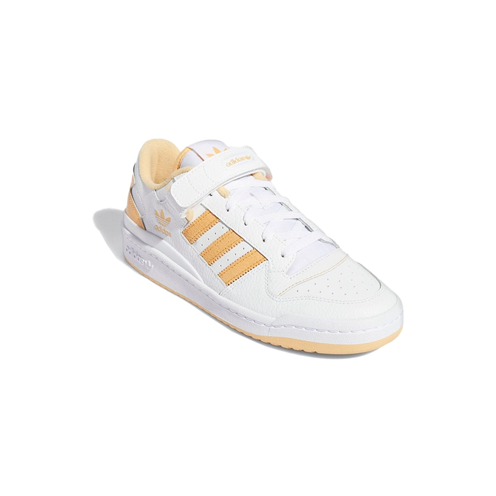 alt="Кроссовки adidas Forum 84 High арт. GY5833 с белым кожаным верхом, желтыми полосками и регулируемым ремешком вид спереди"
