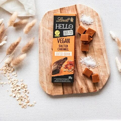 Шоколадный батончик Lindt HELLO Salted Caramel, Vegan соленая карамель 100 г (из Финляндии)