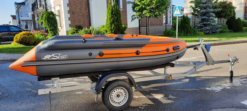 Моторная лодка ПВХ Skat Triton 390 NDFi — НДНД, тримаран, фальшборт