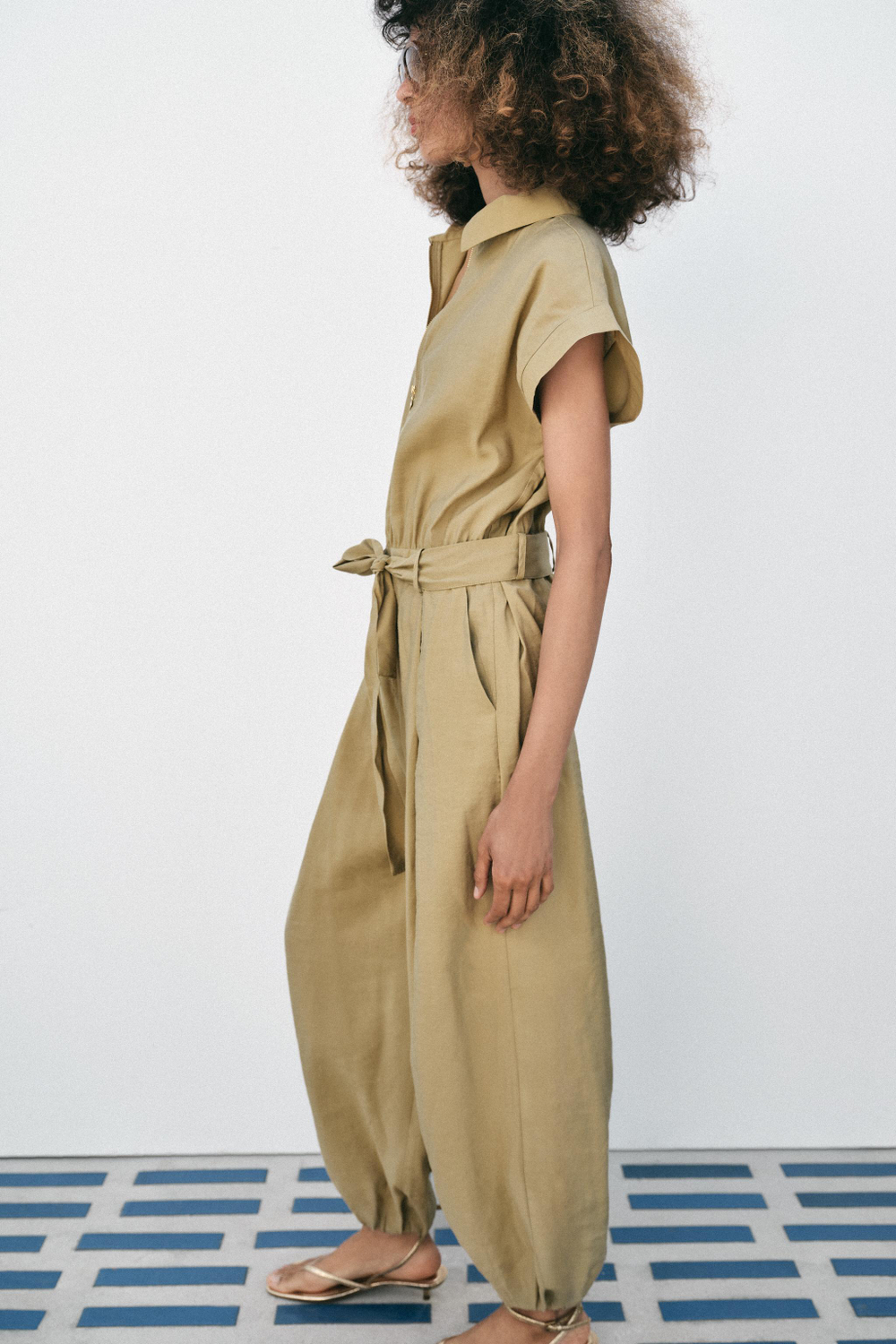 КОМБИНЕЗОН С ПОЯСОМ И МОЛНИЕЙ — ZARA