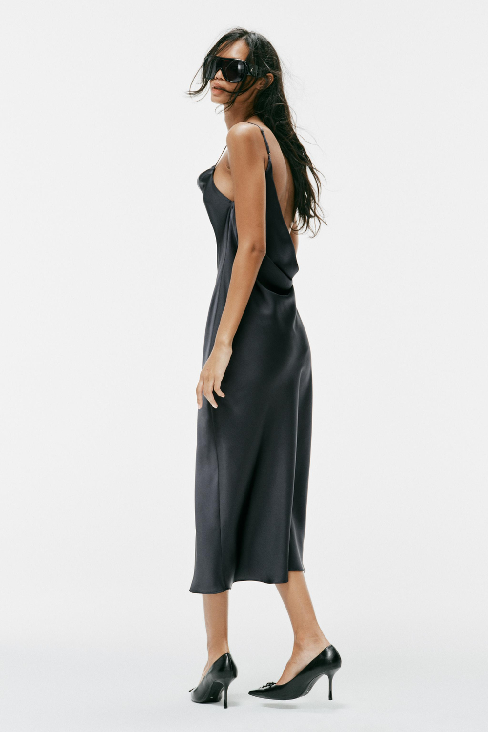 АТЛАСНОЕ ПЛАТЬЕ МИДИ СО СБОРКАМИ — ZARA