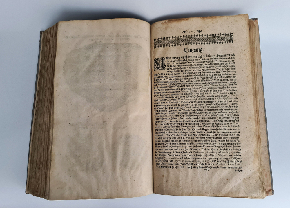 "Museum museorum, oder Vollstandige Schau-Buhne aller Materialien und Specereyen [...] aus andern Material-Kunst und Naturalien Kammern Oost und West-Indischen Reisbeschreibungen". D. Michael Bernhard Valentini. 1714 г.