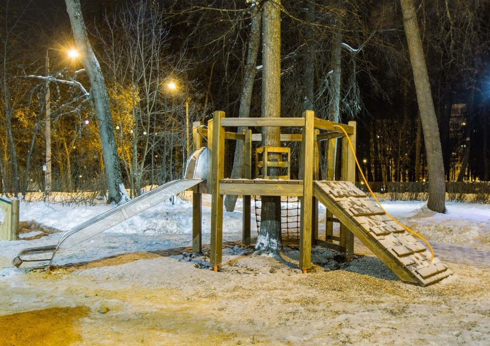 Площадка на дереве с горкой из нержавейки