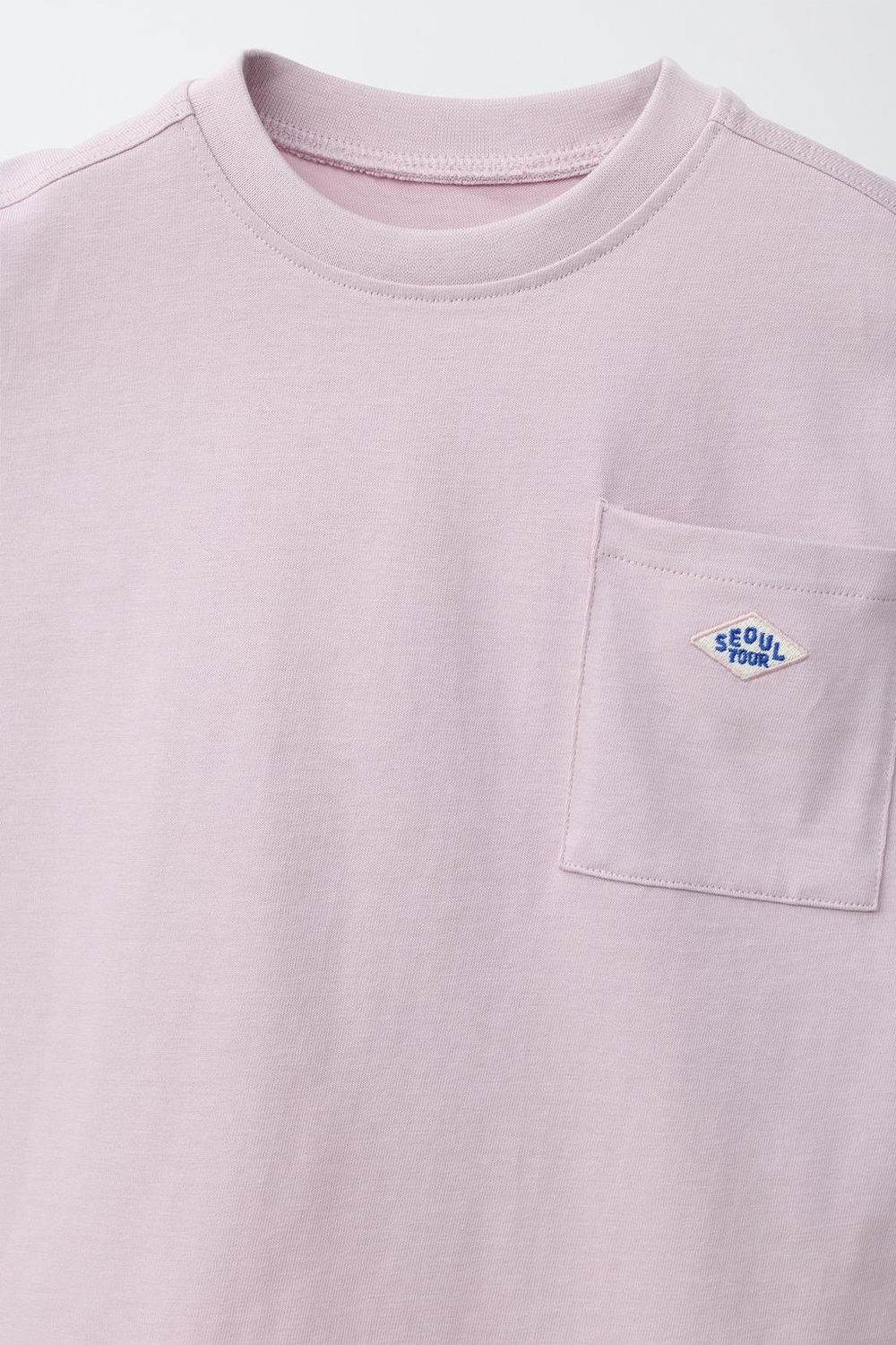 ZARA ФУТБОЛКА С НАШИВКОЙ И КАРМАНОМ, ЦВЕТ МАЛЬВЫ