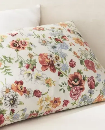 ZARA HOME НАВОЛОЧКА С ЦВЕТОЧНЫМ УЗОРОМ, ЖЕЛТОВАТО-БЕЛЫЙ
