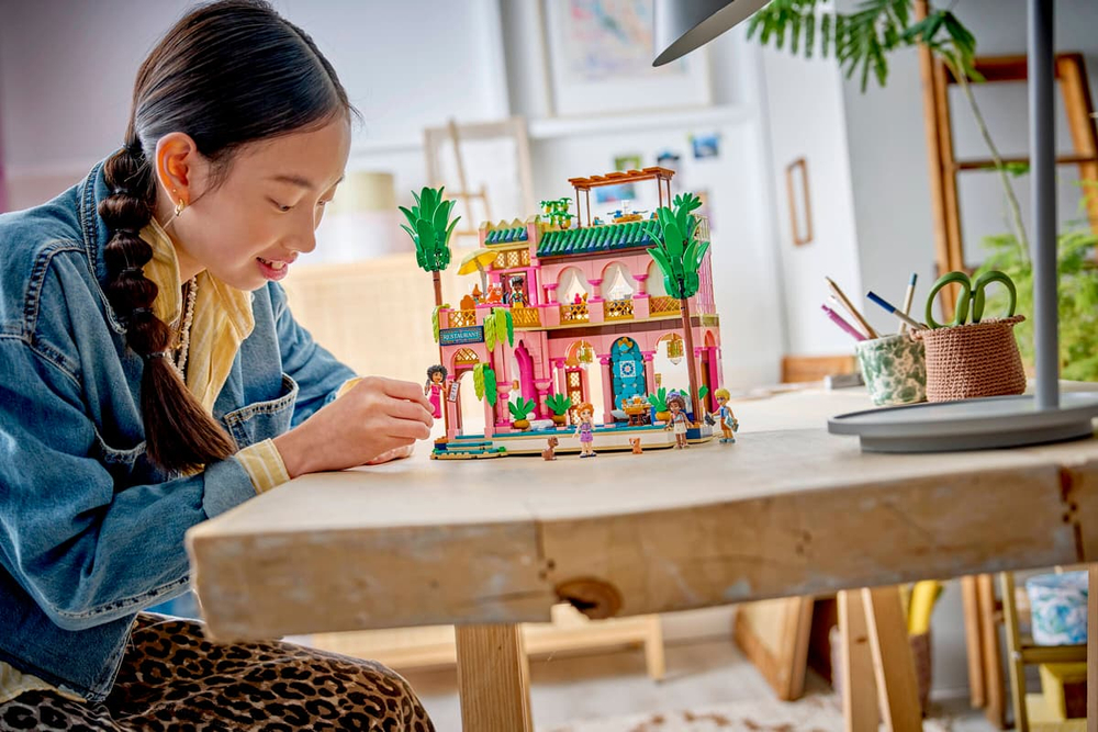 Конструктор LEGO Friends 42691 Garden Restaurant