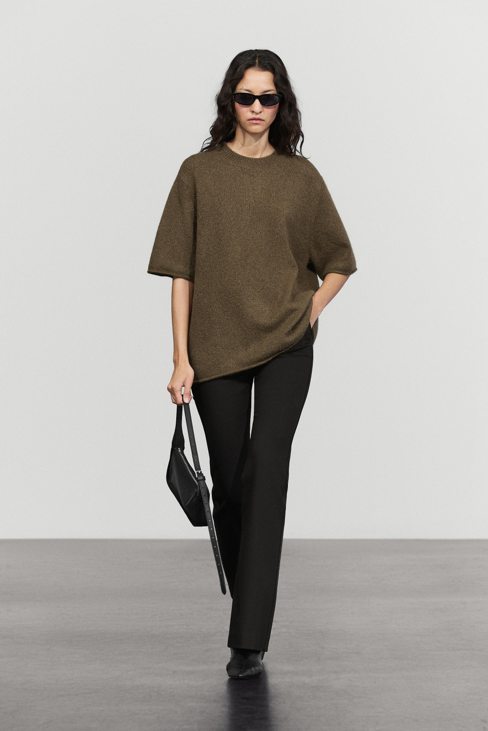 Massimo Dutti Трикотажный свитер оверсайз; короткие рукава, зеленоватый