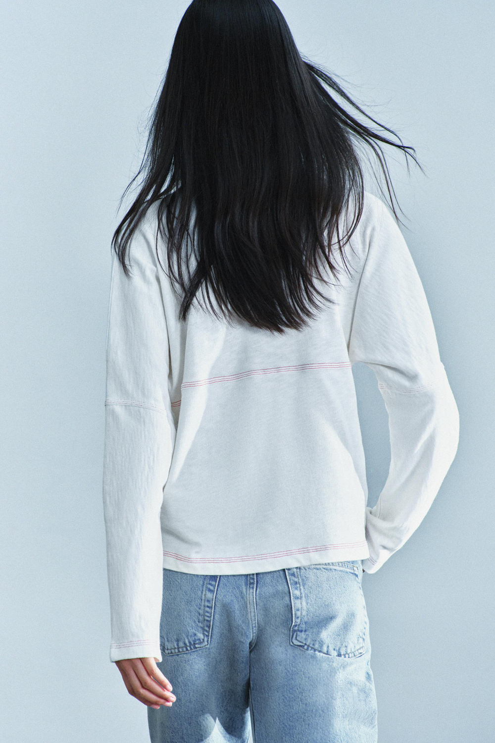 ФУТБОЛКА С КОНТРАСТНЫМИ ШВАМИ — ZARA