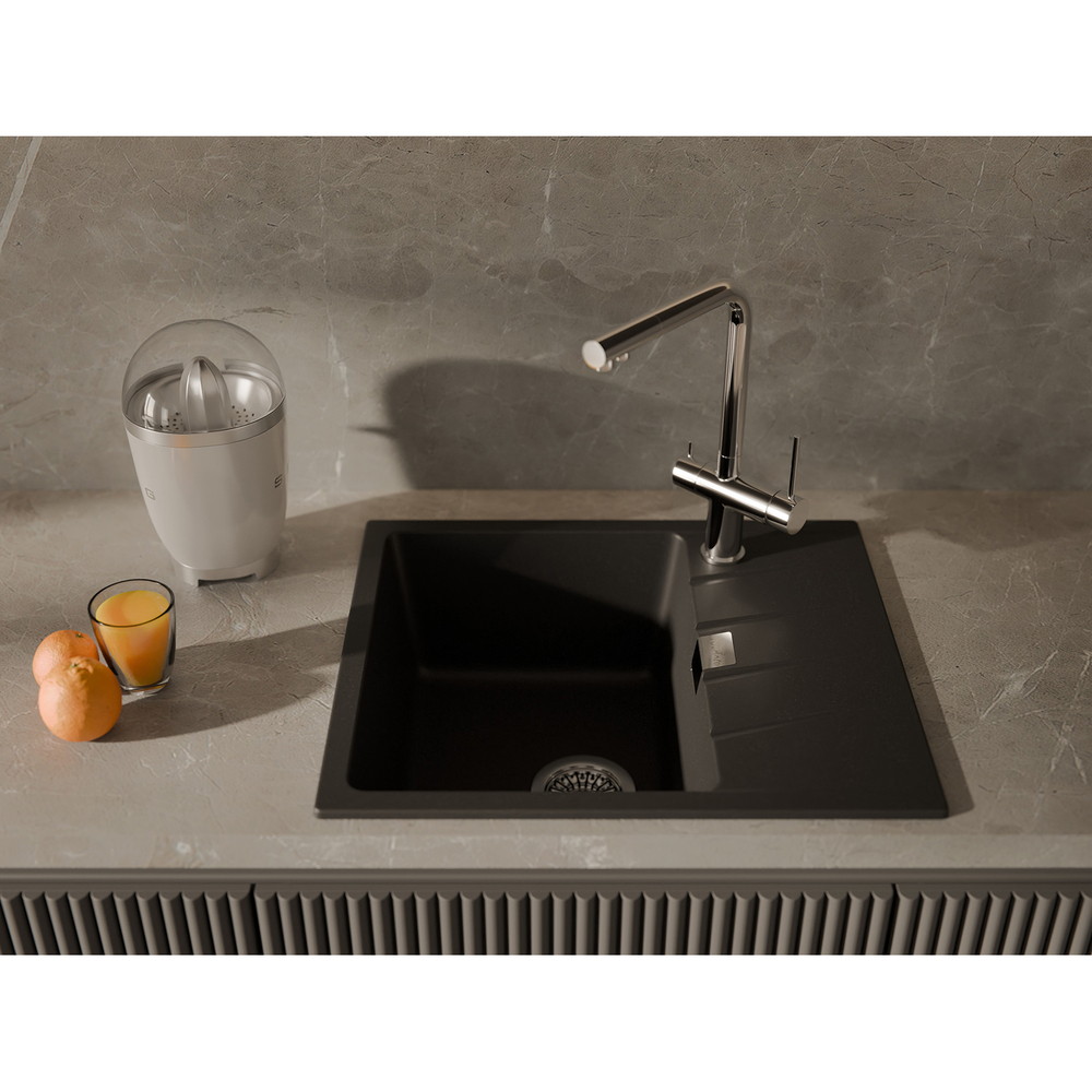 Rivelato RAUM RM-58 nero