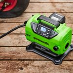Компрессор автомобильный аккумуляторный Greenworks Арт. 3400807UA, 24V / 12V (от прикуривателя автомобиля), c АКБ 2Ач и ЗУ в сумке
