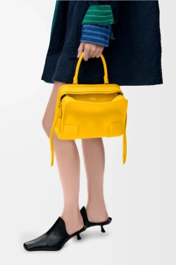 Loewe Маленькая сумка Amazona 180 из мягкой телячьей кожи, желтый