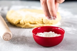 KitchenAid Набор из 4 мисок с крышками Universal 8,5х3,5см, красный ампир KQG177BXERE