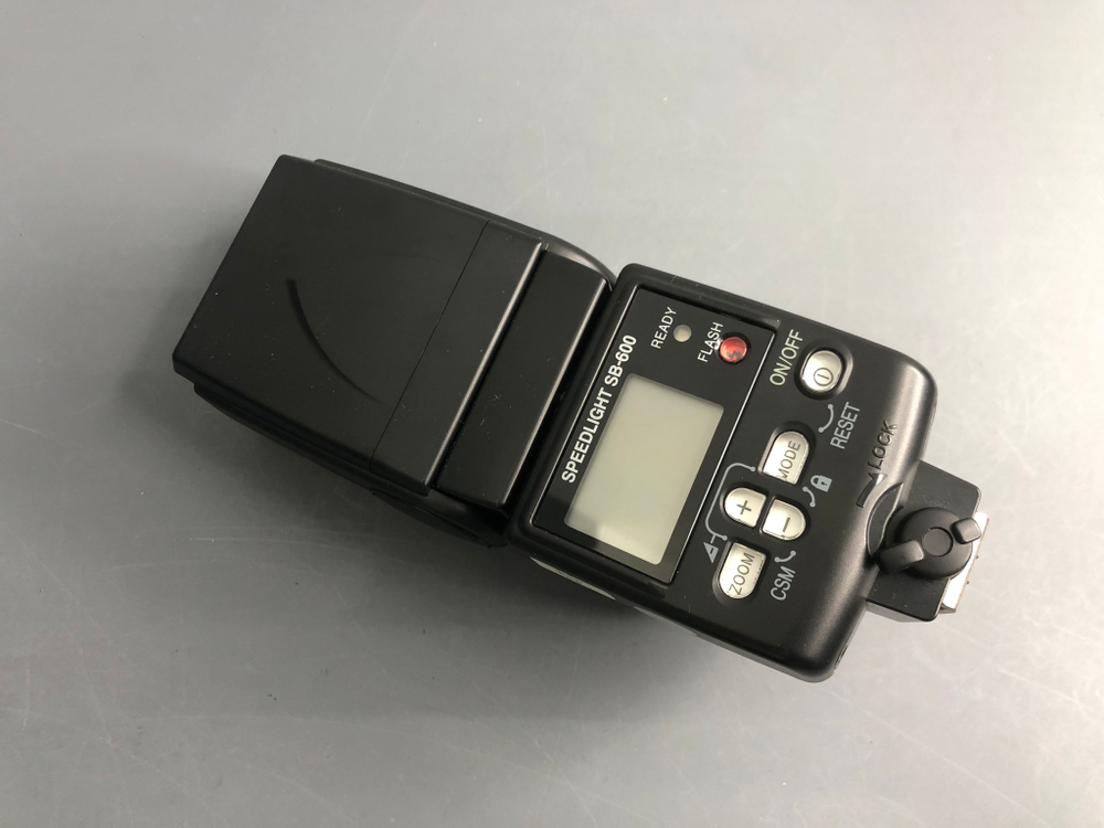 Nikon Speedlight SB-600 Не включается