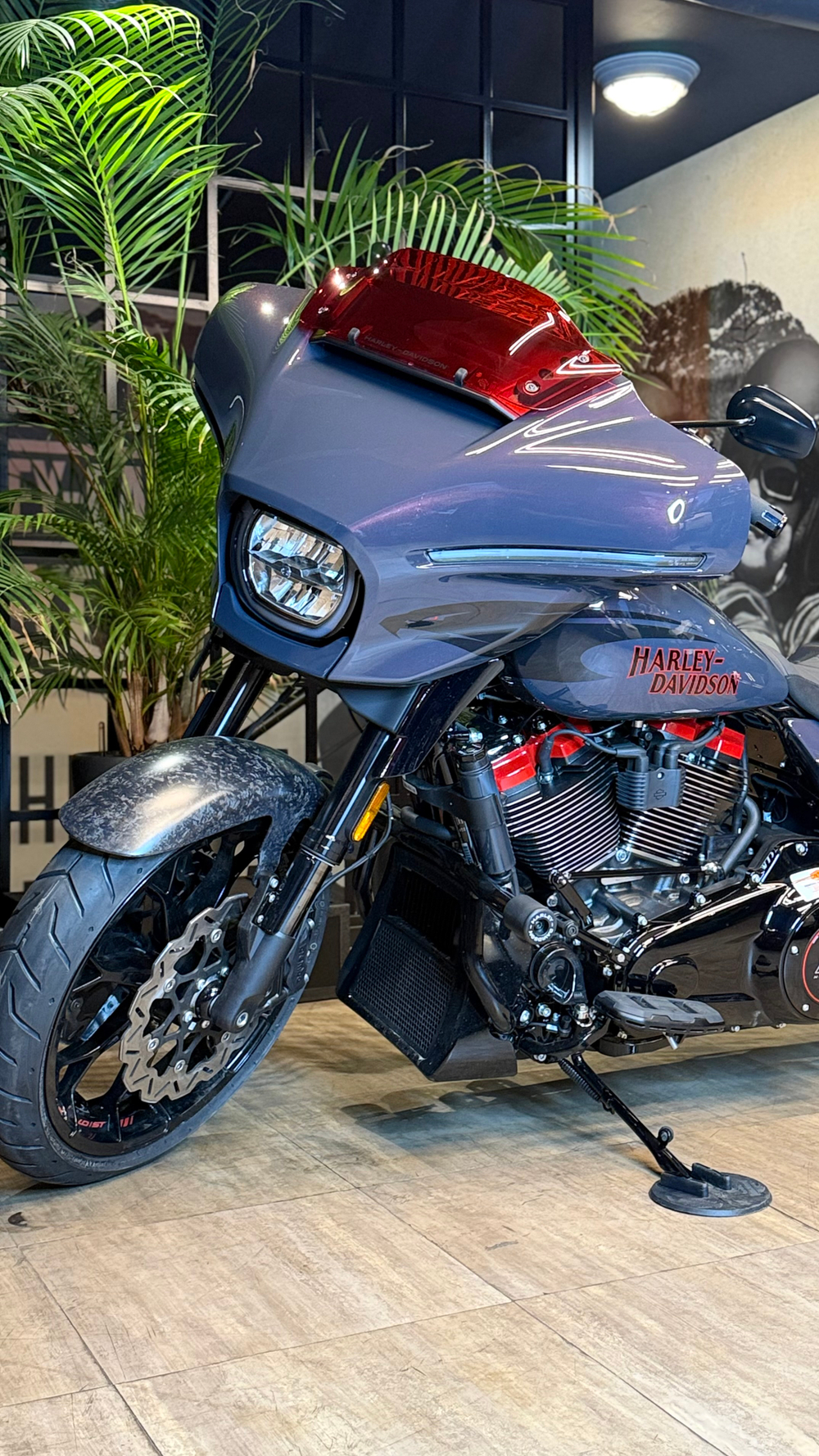 Harley-Davidson CVO Street Glide ST, 2026 "Inferno Gray"