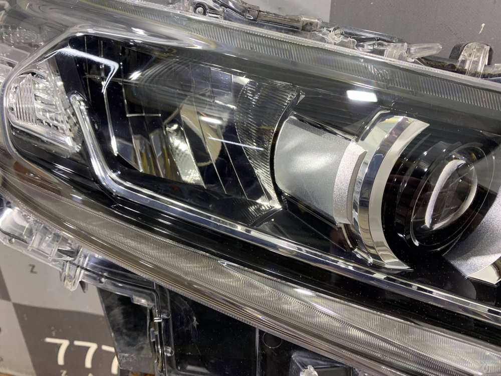 Фара правая LED Toyota Land Cruiser Prado 150 17-24 Б/У Оригинал 8114560N20